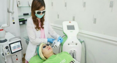 klinik kecantikan pembersih wajah