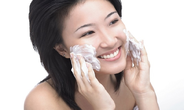 10 Kandungan Skincare untuk Mencerahkan Wajah Kusam