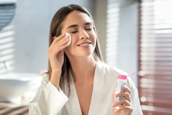 6 Manfaat Micellar Water dalam Perawatan Kulit Wajah