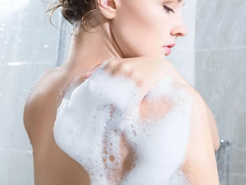 10+ Rekomendasi Sabun Mandi untuk Kulit Kering